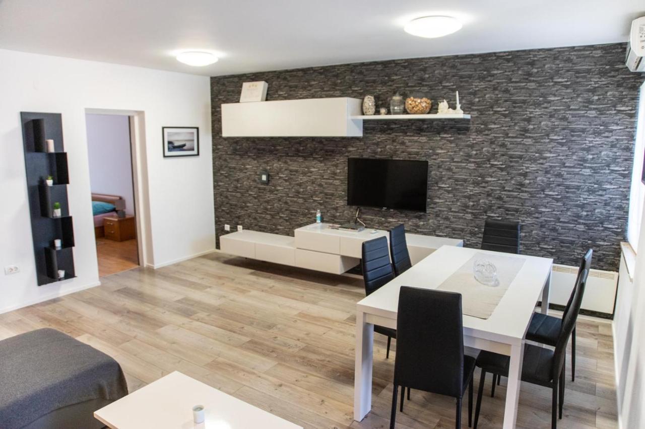 Apartment Jaklin *